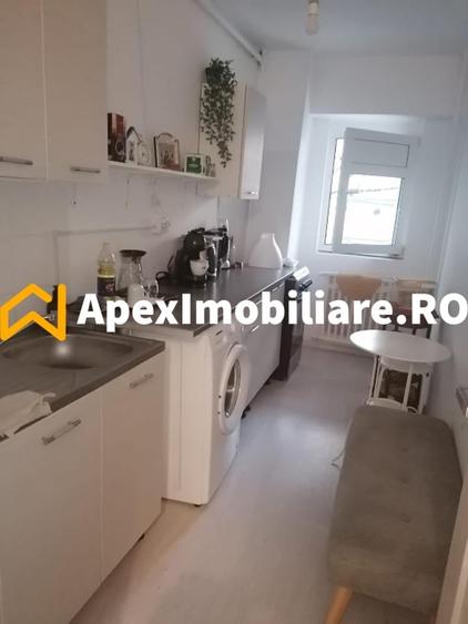 Garsonieră decomandată, mobilată în Vitan