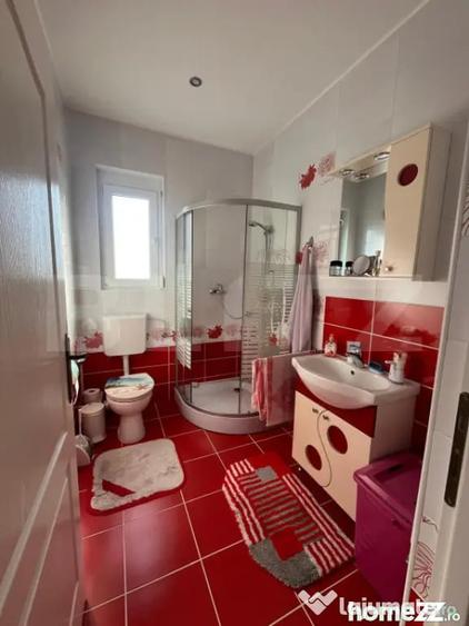 Casă cu 5 camere cu Teren 4400 Mp în Central