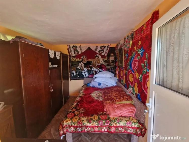 Casă cu 2 camere cu Teren 1150 Mp în Boțești