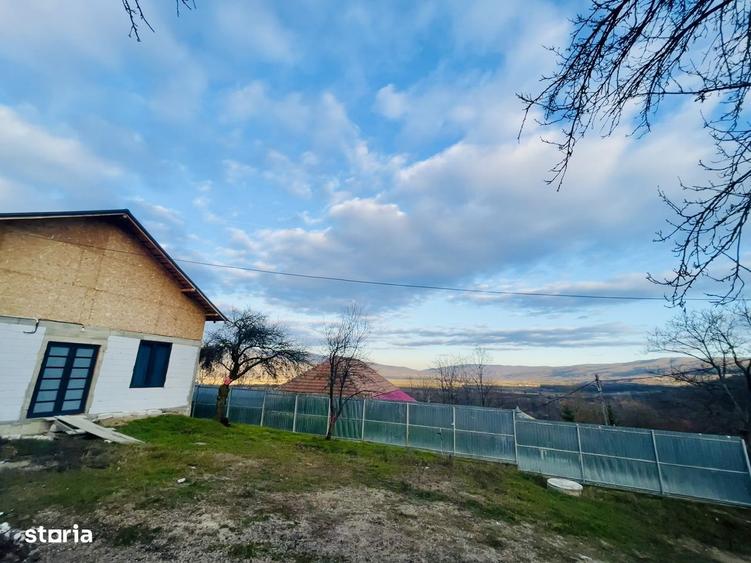 Casă cu 4 camere cu Canalizare în Scărișoara