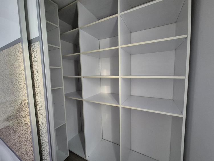 Apartament cu 3 camere decomandat în Exterior Vest