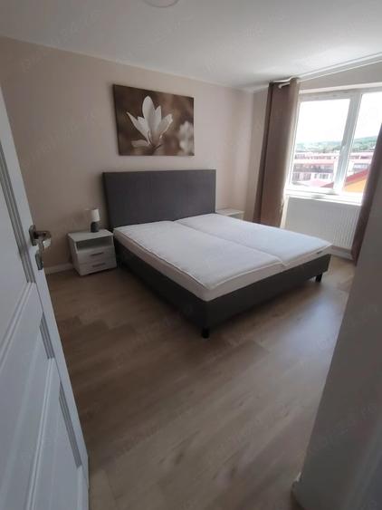 Apartament cu 3 camere semidecomandat în Florești