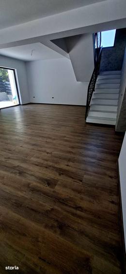 Casă cu 4 camere cu Teren 372 Mp în Central