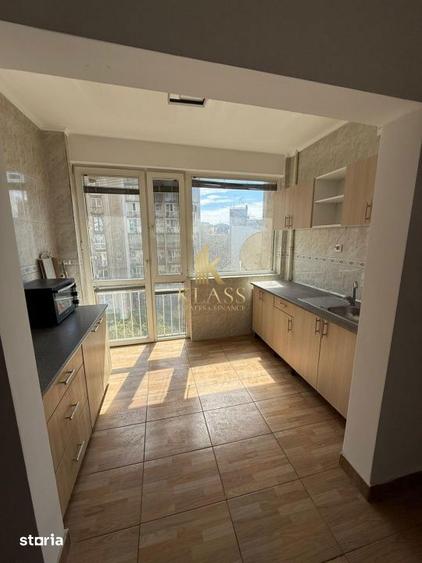 Apartament cu 3 camere, mobilat în Romană
