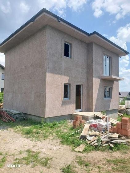 Casă cu 4 camere cu Teren 108 Mp în Valea Adâncă
