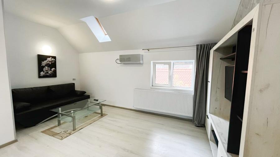 Apartament cu 3 camere în zona Centrală/ Strada Lungă - 12