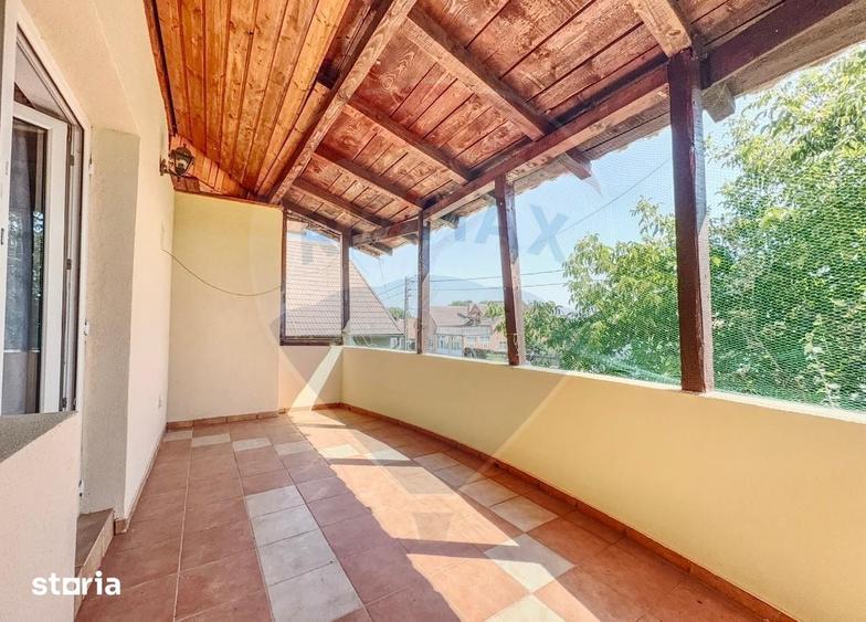 Casă cu 6 camere cu Teren 638 Mp în Pădureni