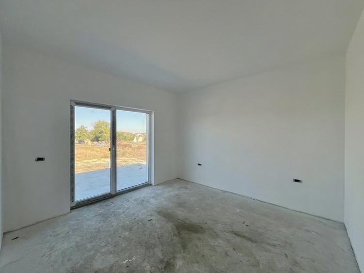 Casă cu 4 camere cu Teren 316 Mp în Săcălaz