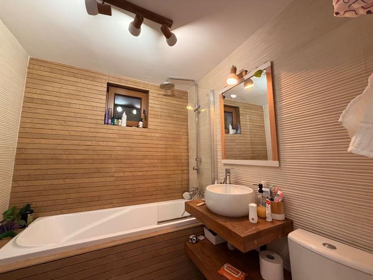 Apartament cu 4 camere semidecomandat, mobilat în Crângași