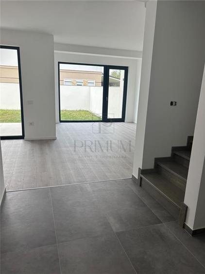 Duplex cu 4 camere cu Canalizare în Moșnița Veche