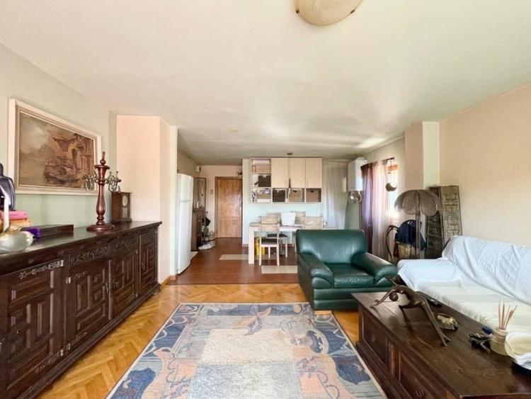 Apartament cu 3 camere decomandat, mobilat în Girocului