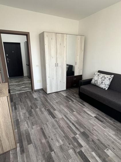 Apartament cu 3 camere decomandat în Roșu