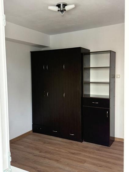 Apartament cu 3 camere nedecomandat în Exterior Vest