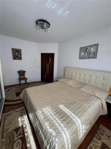 Casă individuală cu 8 camere cu Canalizare în Lascăr Catargiu