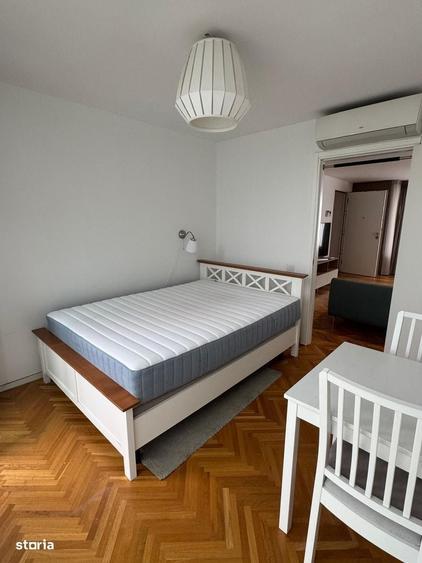 Apartament cu 4 camere în Victoriei