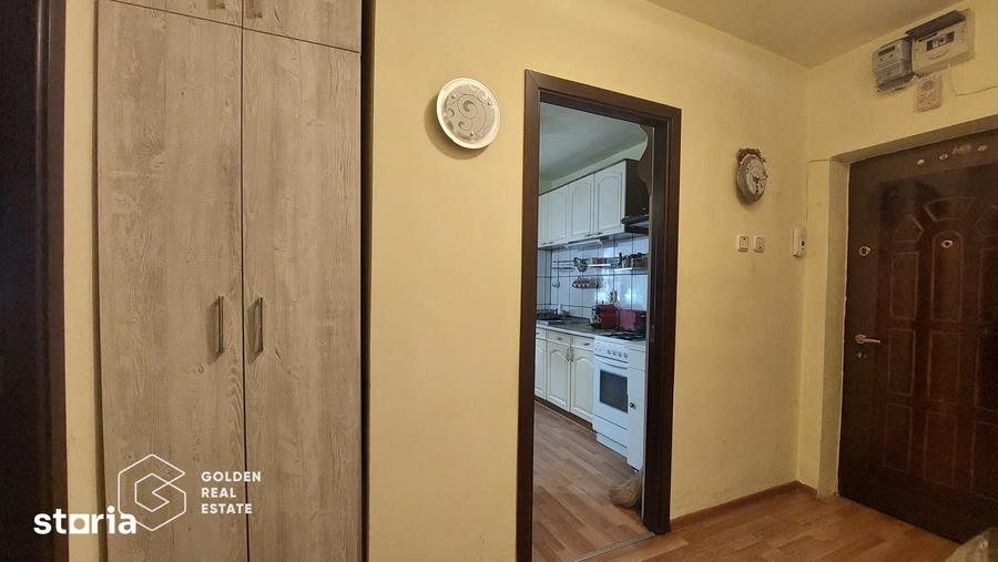 Apartament cu 3 camere semidecomandat în Miron Costin