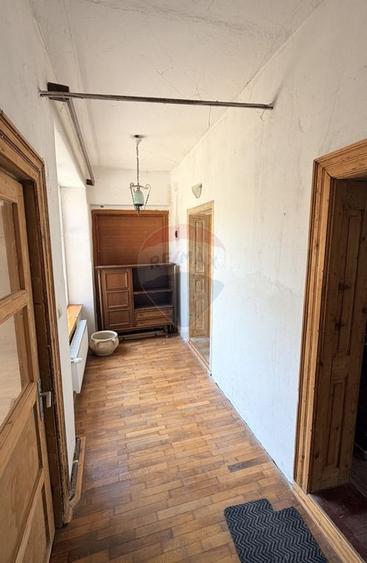 Casă cu 5 camere cu Teren 1400 Mp în Vale
