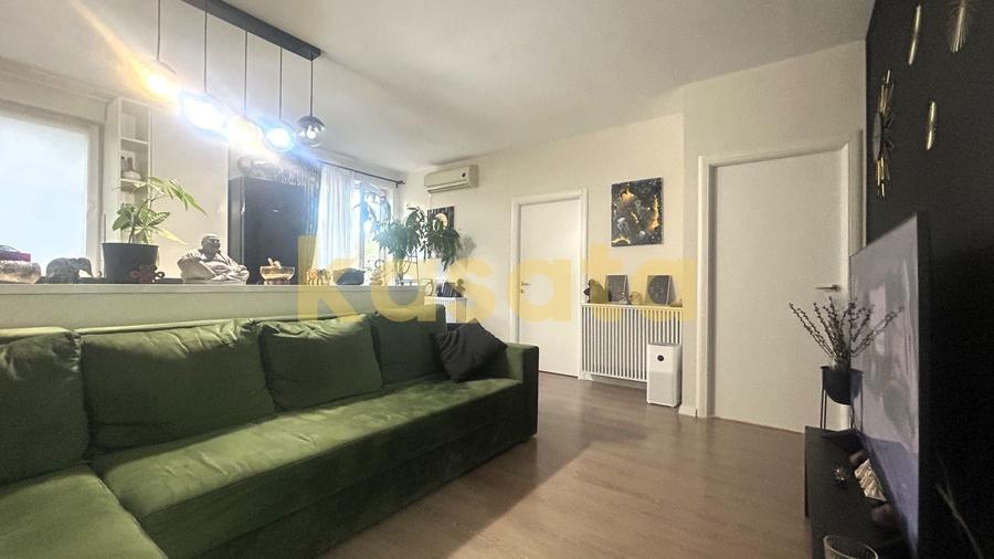 Apartament cu 3 camere semidecomandat, mobilat în Ostratu