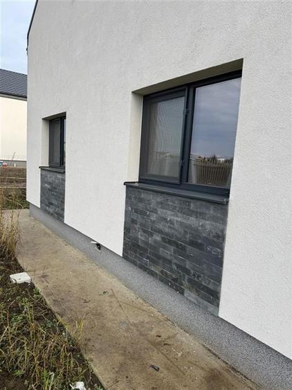 Casă cu 4 camere cu Teren 750 Mp în Aroneanu