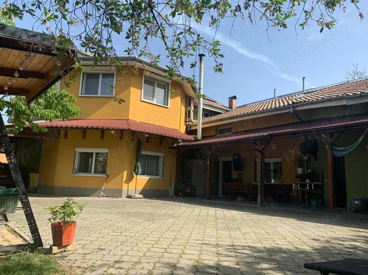 Casă cu 6 camere cu Teren 832 Mp în Fratelia
