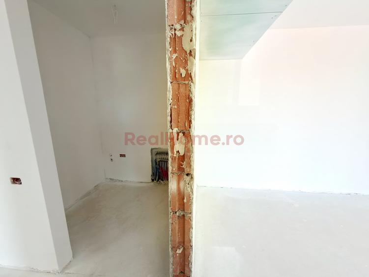 Apartament cu 4 camere decomandat în 1 Decembrie 1918