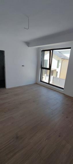 Casă individuală cu 5 camere cu Canalizare în Nord