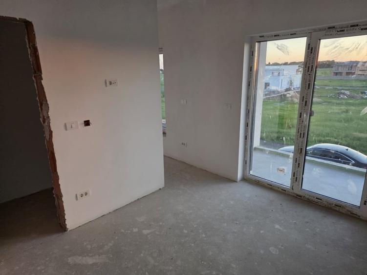 Duplex cu 4 camere cu Canalizare în Giarmata