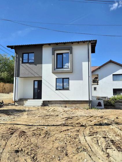 Casă cu 4 camere în Trivale