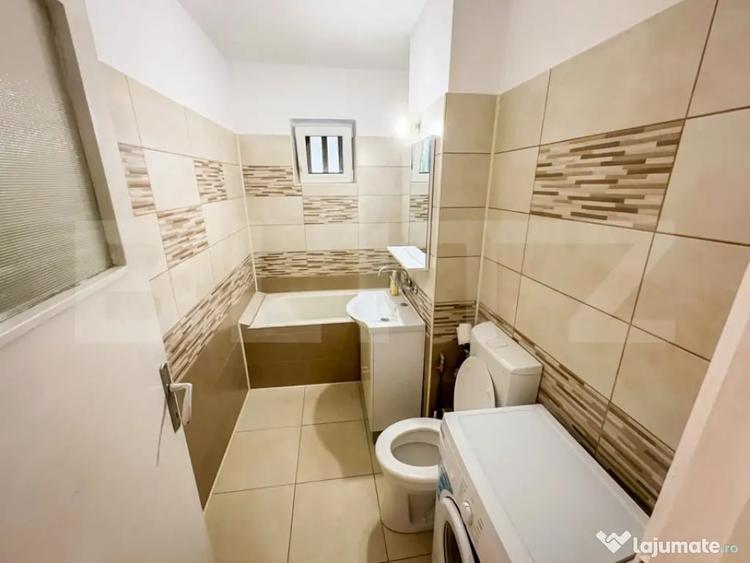 Apartament cu 4 camere semidecomandat în 22 Decembrie