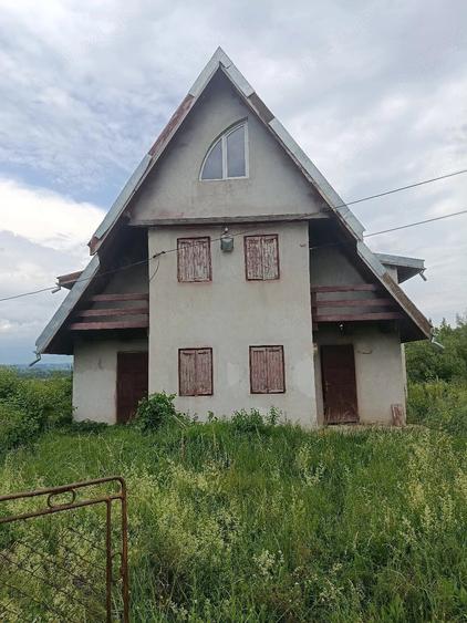 Casă cu Teren 1300 Mp în Tărcaia