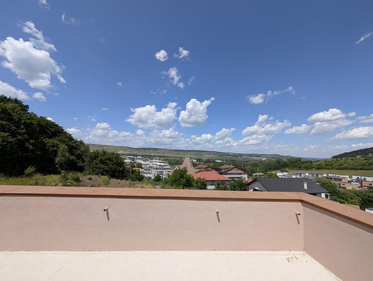 Duplex cu 5 camere cu Canalizare în Florești
