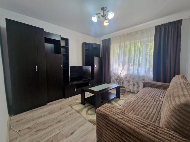 Apartament cu 3 camere decomandat în Plopilor