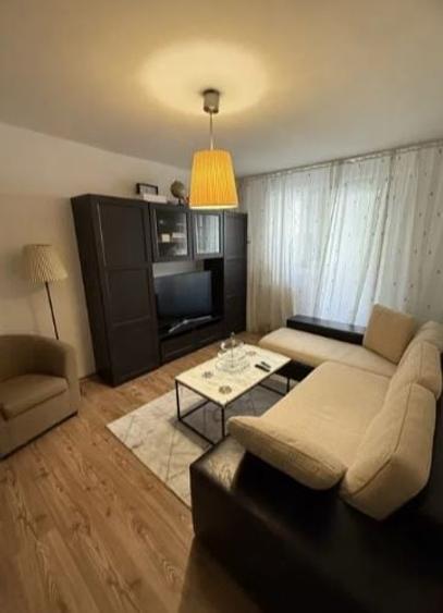 Apartament cu 2 camere decomandat, mobilat în P-ța Victoriei