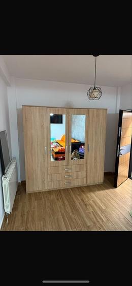 Apartament cu 3 camere decomandat în Exterior Vest