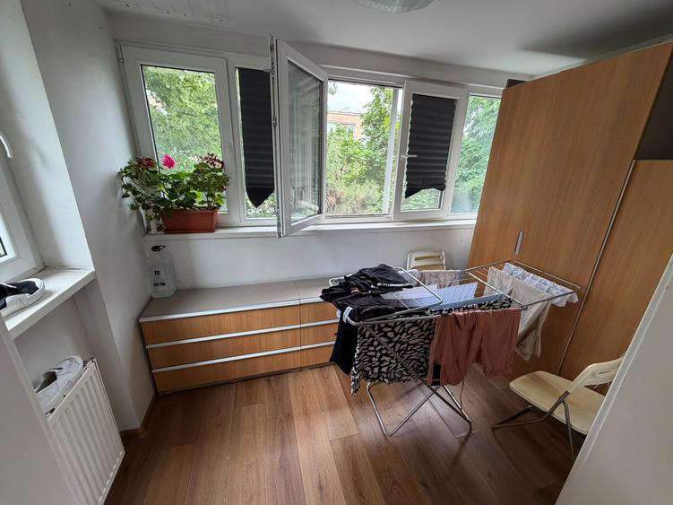 Apartament cu 3 camere semidecomandat în Titan