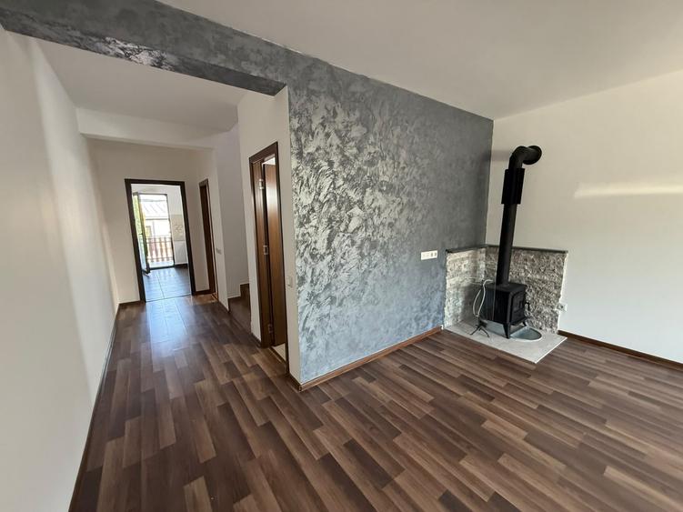 Casă individuală cu 4 camere cu Canalizare în Florești