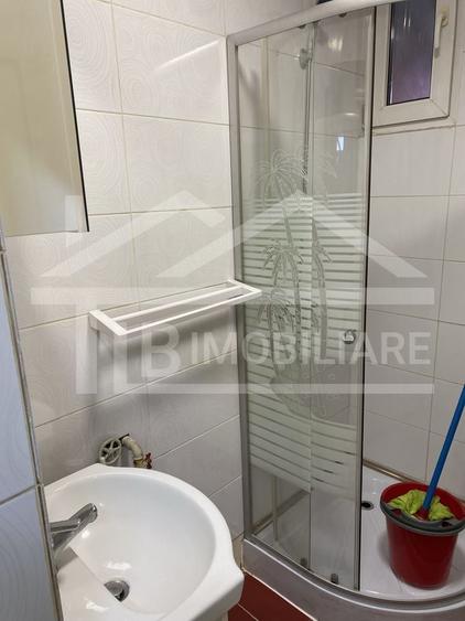 Apartament cu 2 camere semidecomandat în 7 Noiembrie