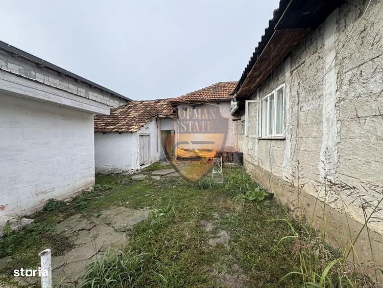Casă cu 4 camere în Palazu Mare