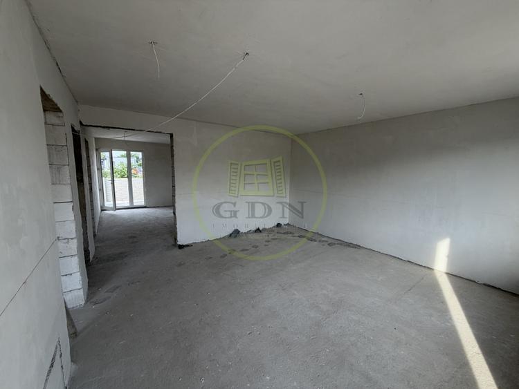Casă individuală cu 3 camere cu Canalizare în Preajba