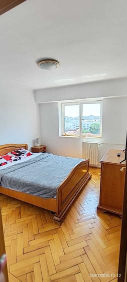 Apartament cu 4 camere decomandat în Central