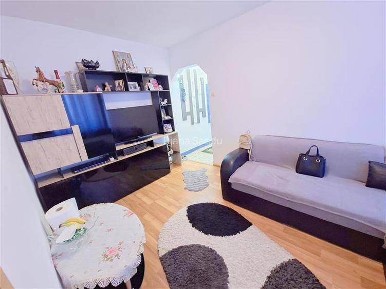 Apartament 3 camere, renovat, mobilat si utilat, zona Cora