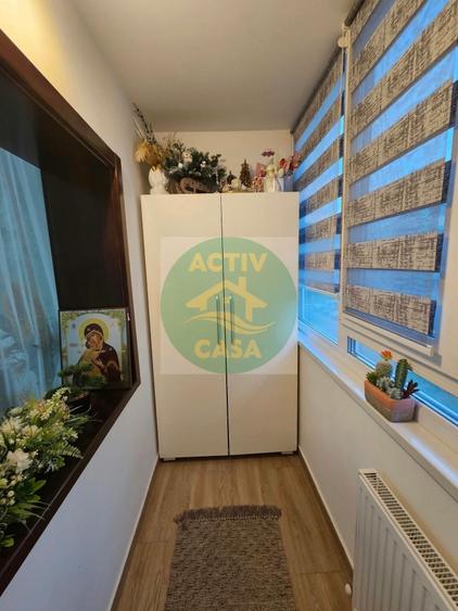 Apartament cu 4 camere decomandat în Est