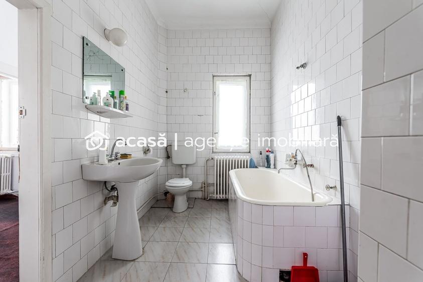 Casă individuală cu 8 camere cu Canalizare în Malul Mureșului
