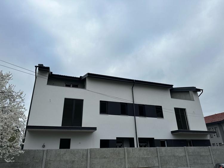 Duplex cu 4 camere cu Teren 120 Mp în Vest