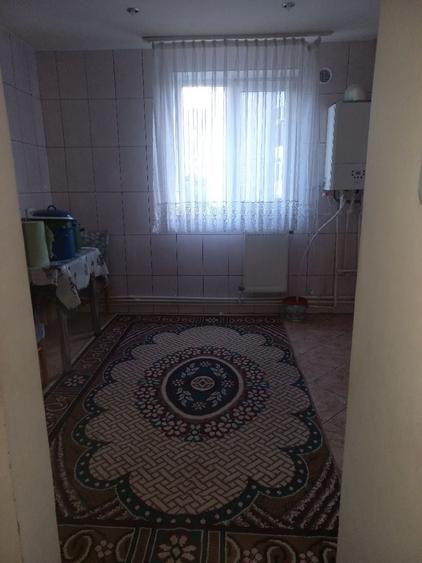 Apartament cu 4 camere semidecomandat în Central