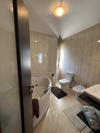 Casă individuală cu 5 camere cu Teren 1000 Mp în Exterior Vest