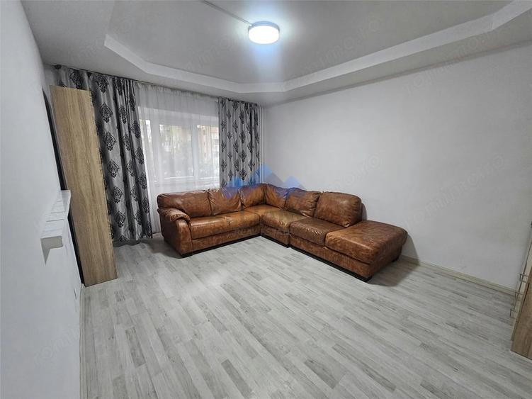 Apartament cu 3 camere decomandat în Filiași