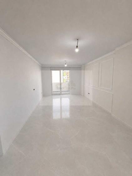 Apartament cu 3 camere semidecomandat în Mărăști
