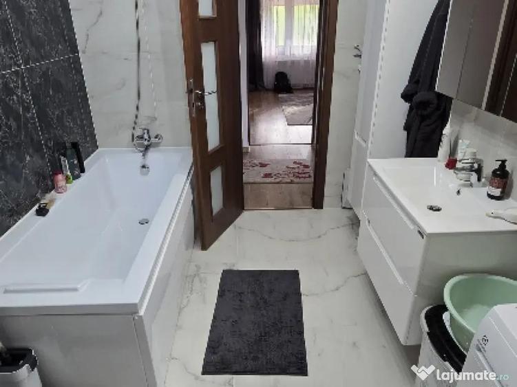 Casă cu 7 camere în Șura Mare