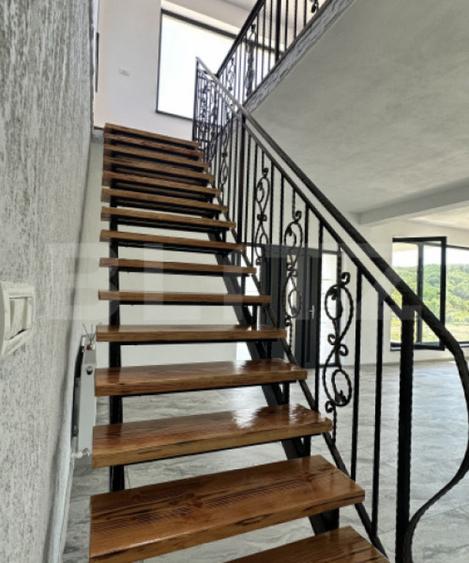 Casă cu 5 camere cu Teren 3200 Mp în Luncoiu de Sus